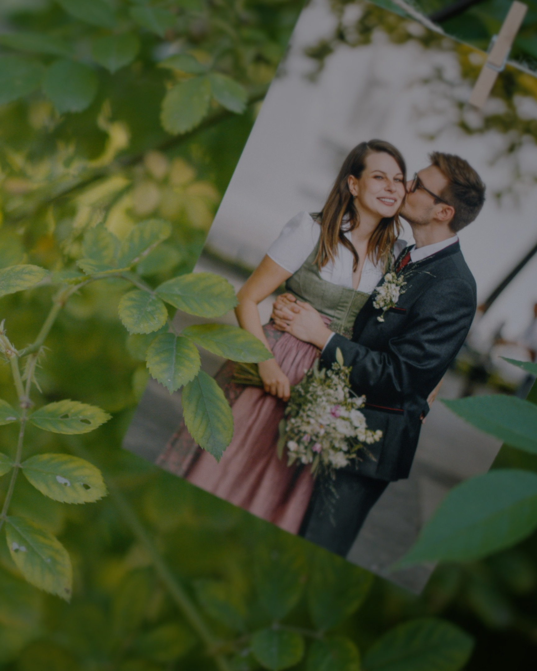 Gloria und Emanuel feiern ihre Hochzeit im Weingartenhotel Harkamp in St. Nikolai im Sausal, Steiermark, professionell in 4K Hochzeitsfilm festgehalten.